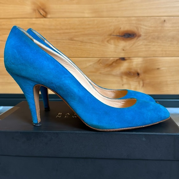 BARNEY’S NEW YORK Co-Op Pumps - Picture 7 of 8